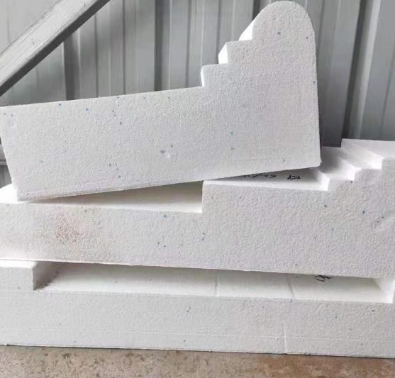 3在粘貼EPS聚苯板時，應確保粘貼面干凈、干燥、平整，并使用專用膠水進行粘貼