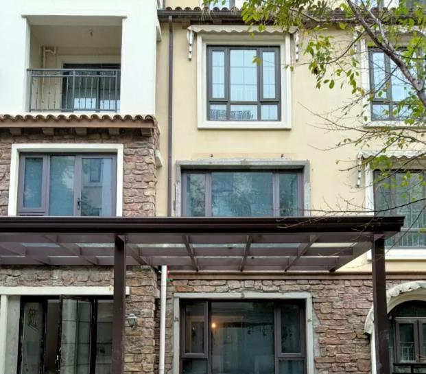 在安裝EPS裝飾構(gòu)件前，需要進行預處理。