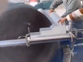 在安裝EPS中式梁托之前，必須確保墻面平整、干凈、無油污。