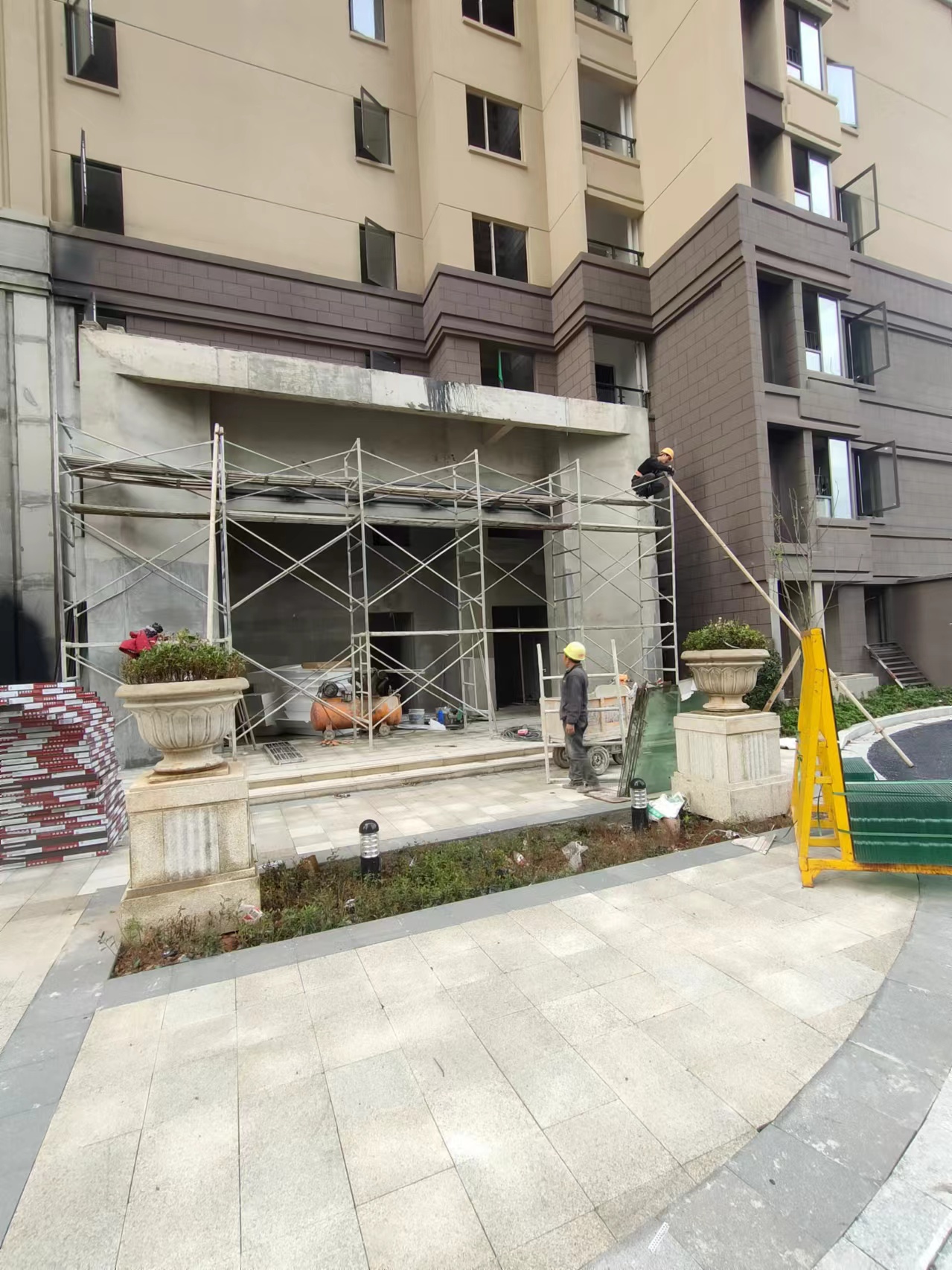 導(dǎo)致EPS外墻線條安裝后漏水的原因，我們可以采取以下措施進(jìn)行解決：