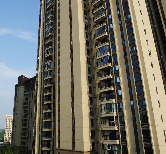 完成清潔后，應(yīng)及時(shí)用清水沖洗EPS外墻構(gòu)件表面，以去除殘留的清潔劑和污漬。