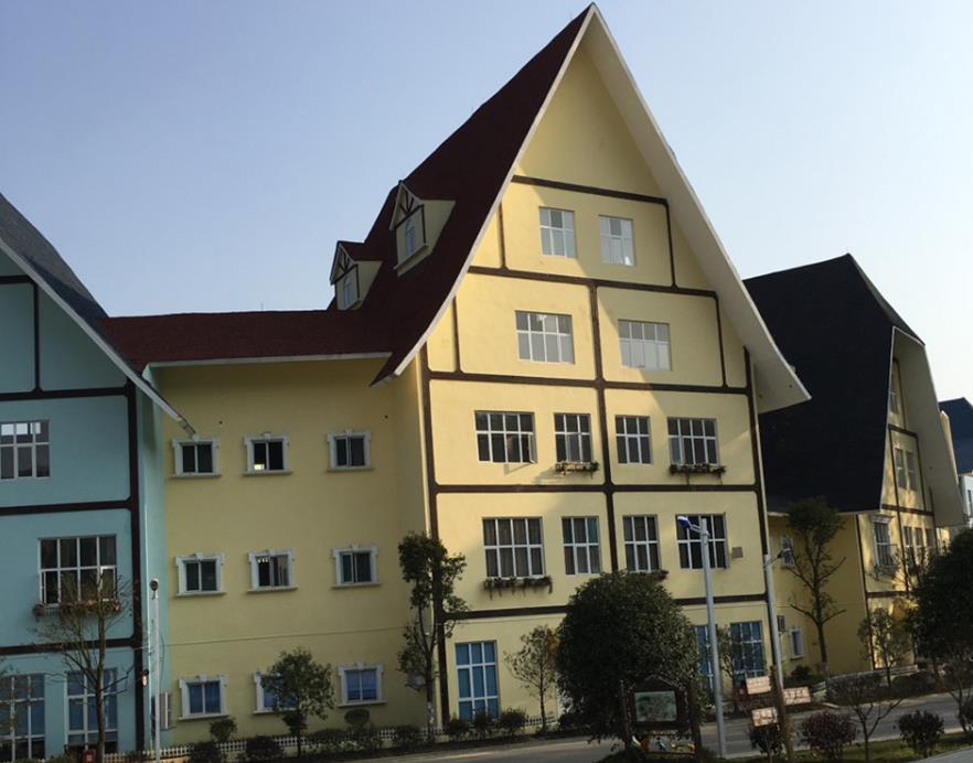 確保耐堿玻纖網(wǎng)格布與EPS線條的貼合度，無翹曲、褶皺現(xiàn)象。