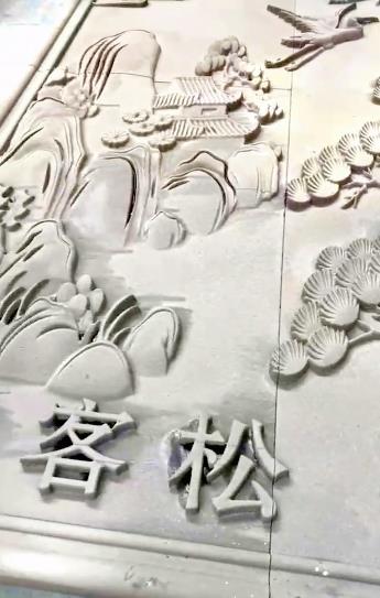 選擇外墻裝飾構(gòu)件時(shí)，還需要注意以下幾點(diǎn)